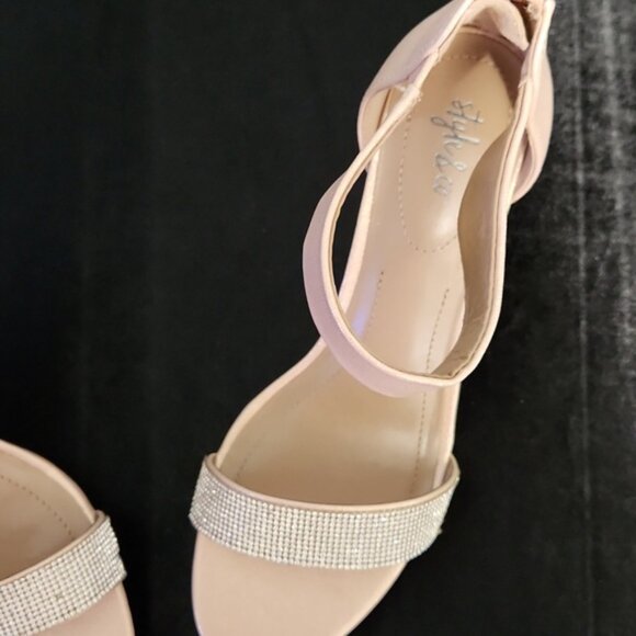 NEW SALE PRICED! Elegant Blush Heels with Lots of Bling NWT - Picture 8 of 8